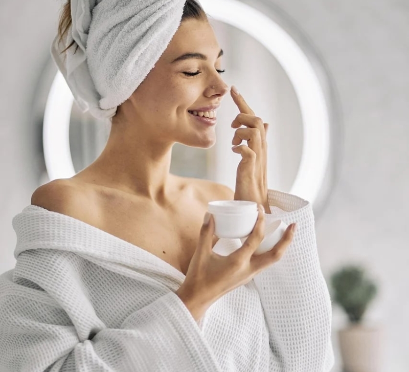 The Benefits of Incorporating Retinol Into Your Skincare Routine