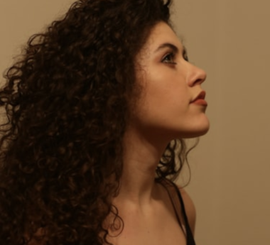 How to Make Your Curls Last All Day: Pro Tips & Tricks