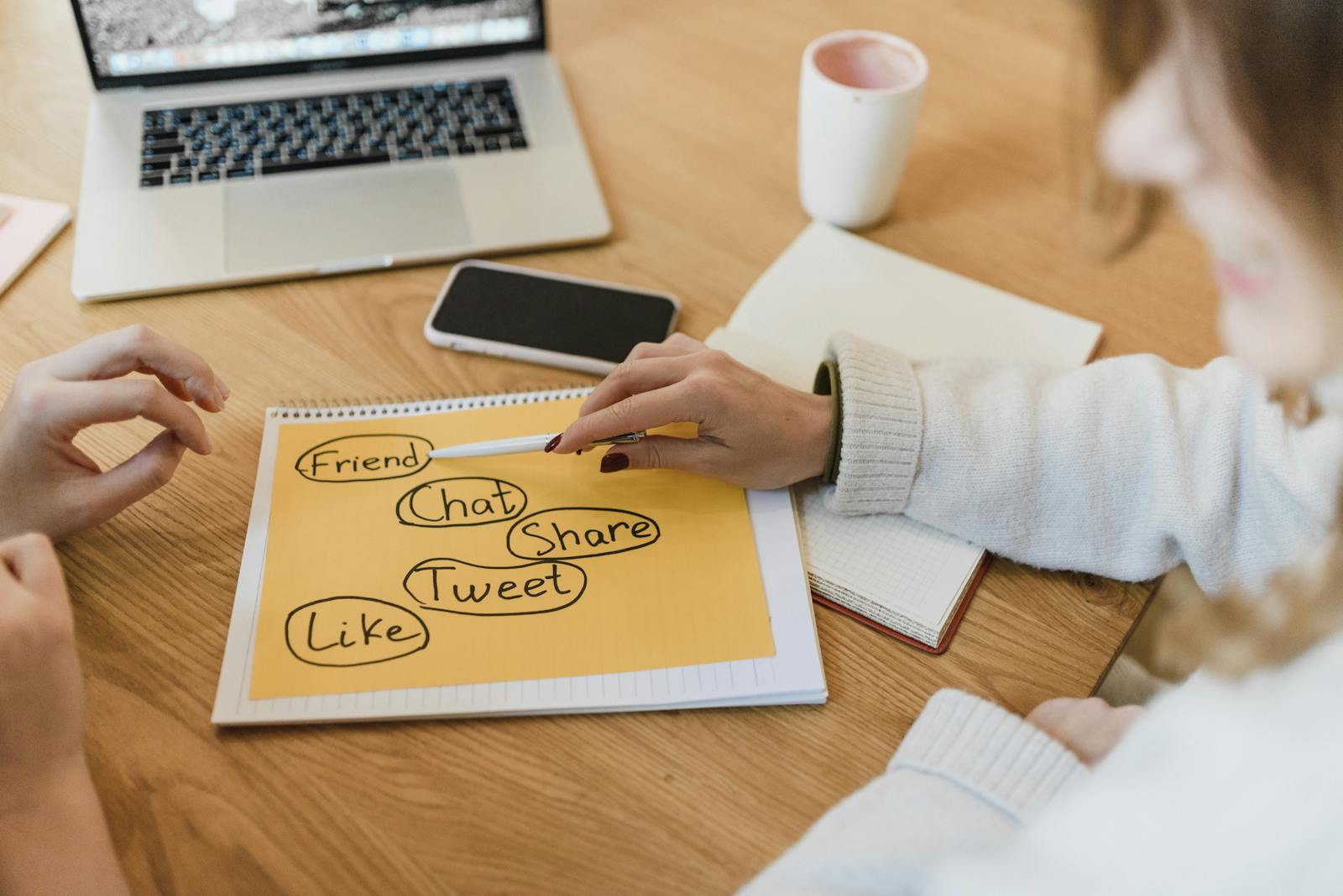 7 AI Tools That Will Save Social Media Managers 20 Hours a Week ...