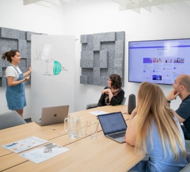How to Design Presentations That Win Clients (Not Just Compliments)