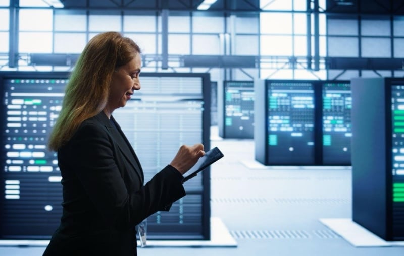 Optimizing High-Load Environments: A Deep Dive into Bare Metal vs. Virtual Private Servers