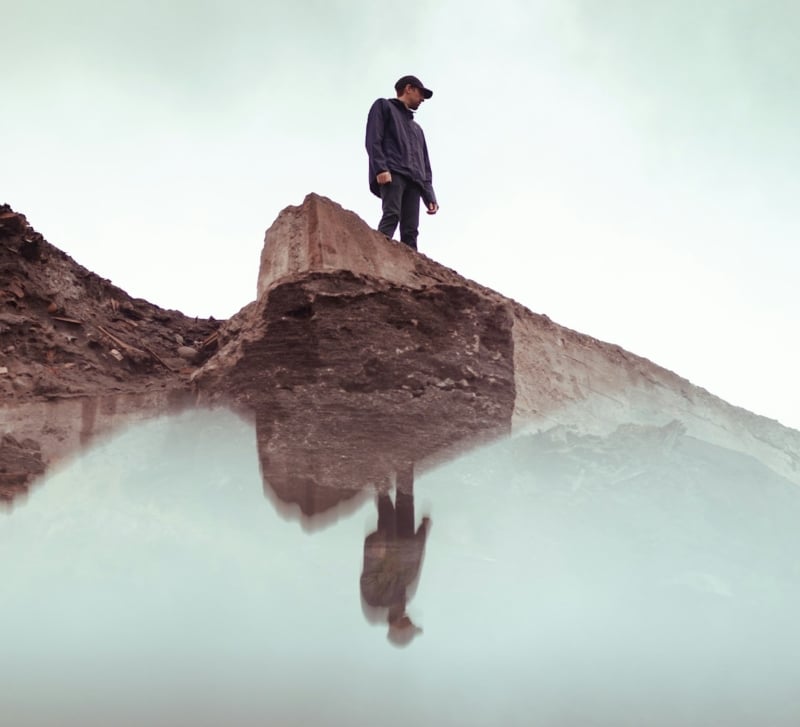 Reflection Makes Change Less Dramatic