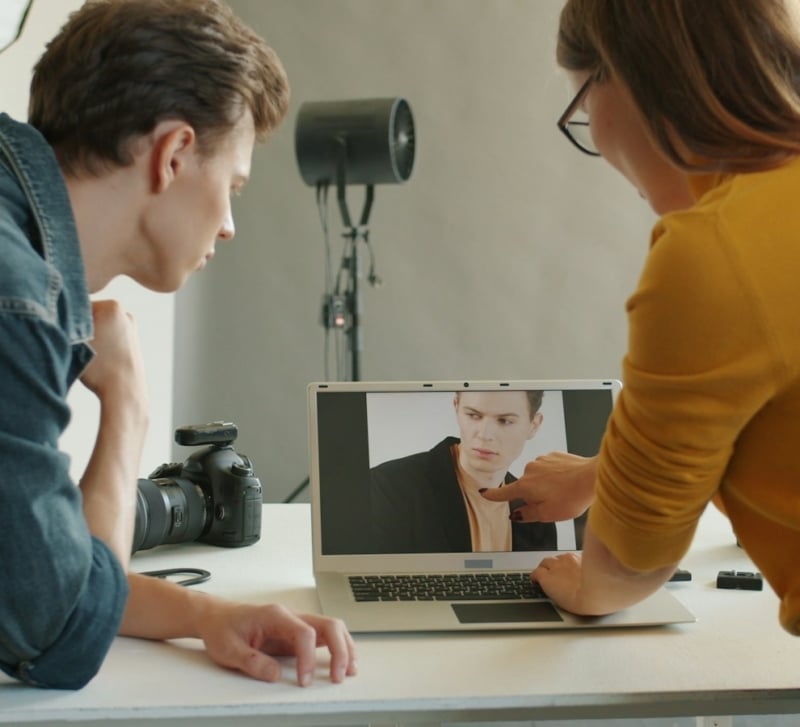 Visual Storytelling in Digital Media: How Typography and Aesthetics Drive Content Reach