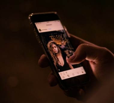 Typography, Visual Hierarchy, and Custom Fonts in Instagram Bios
