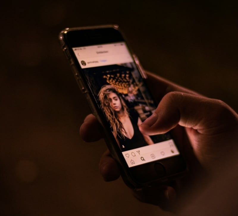 Typography, Visual Hierarchy, and Custom Fonts in Instagram Bios