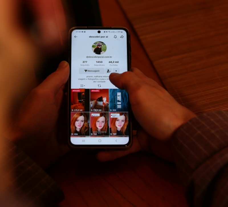 Who sees that you watched their Instagram story? The 2026 mechanics of anonymous viewing